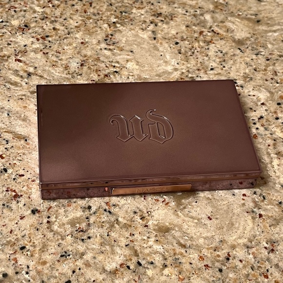 Urban Decay naked skin ultra definition powder foundation- fair neutral - Picture 3 of 4